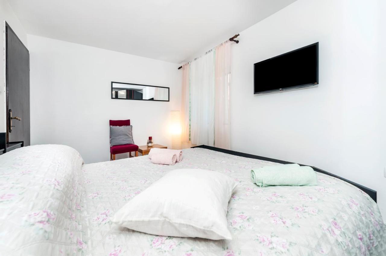 Apartment Pino Bale Bagian luar foto