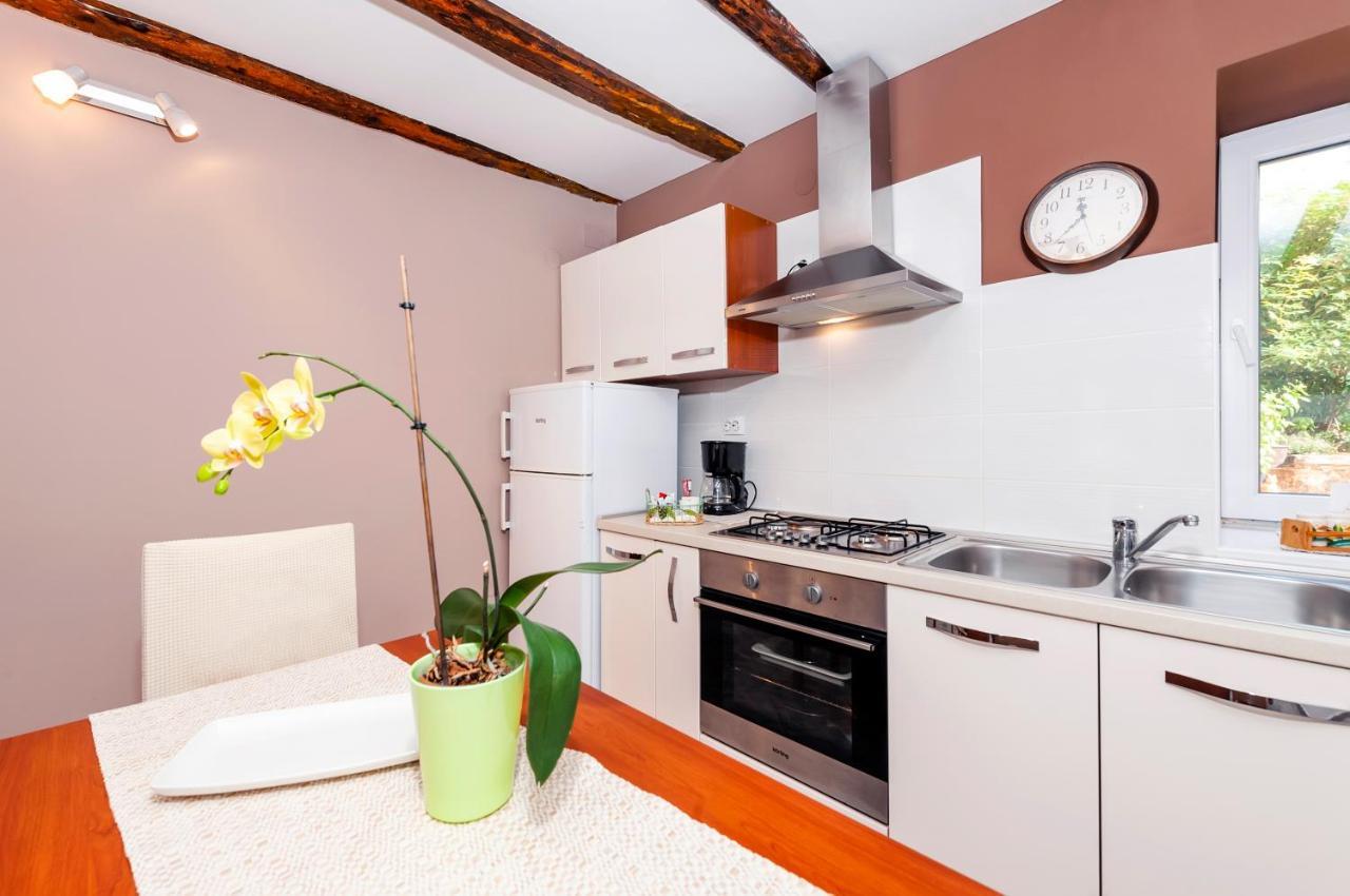 Apartment Pino Bale Bagian luar foto