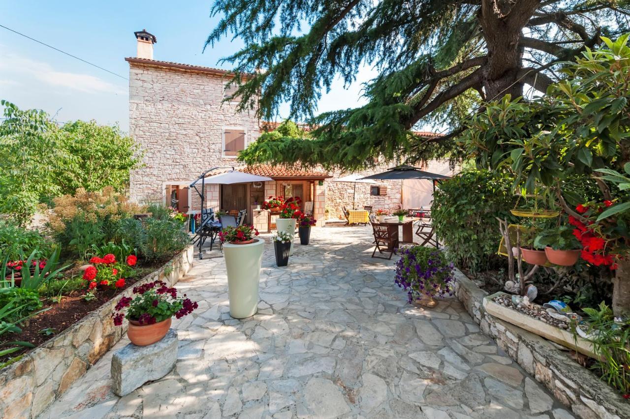 Apartment Pino Bale Bagian luar foto