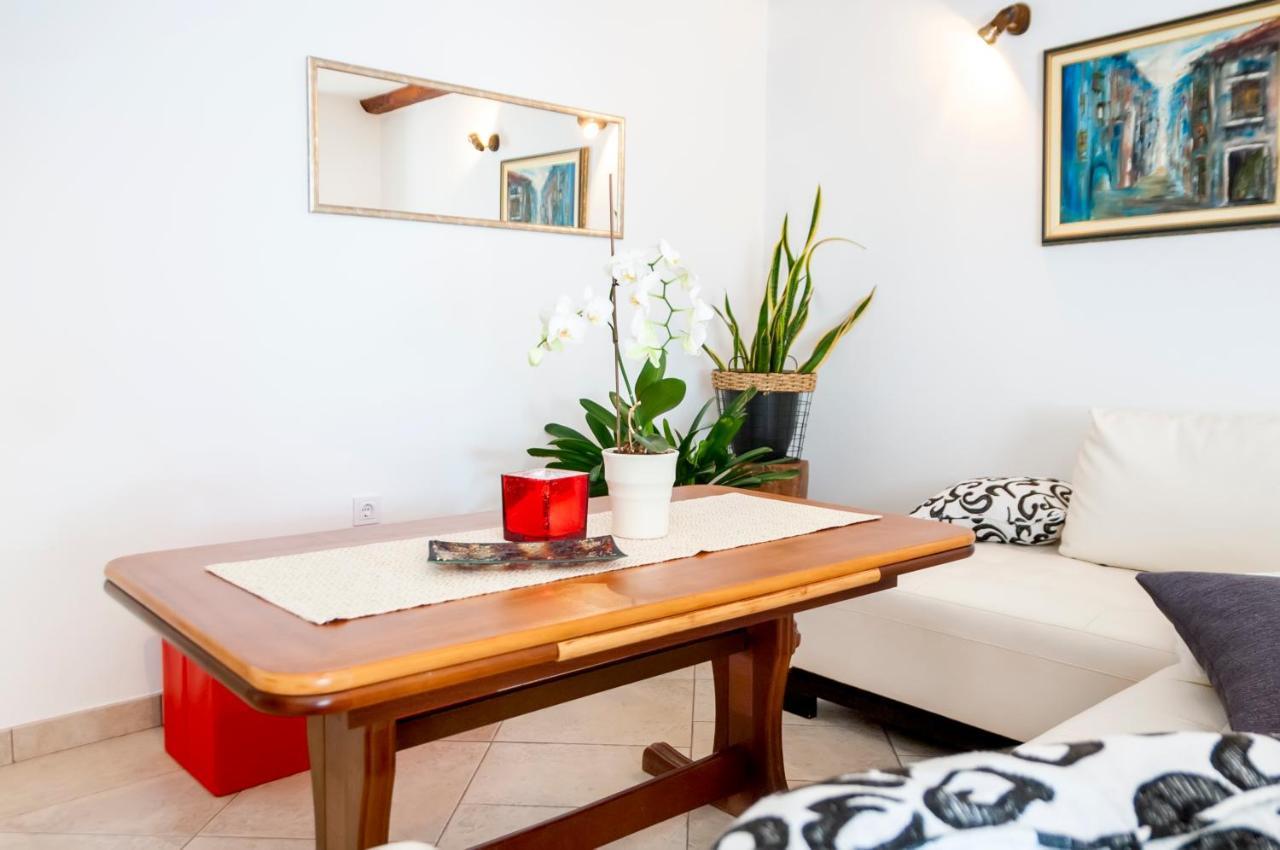 Apartment Pino Bale Bagian luar foto