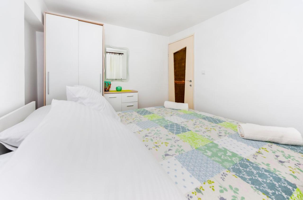 Apartment Pino Bale Bagian luar foto
