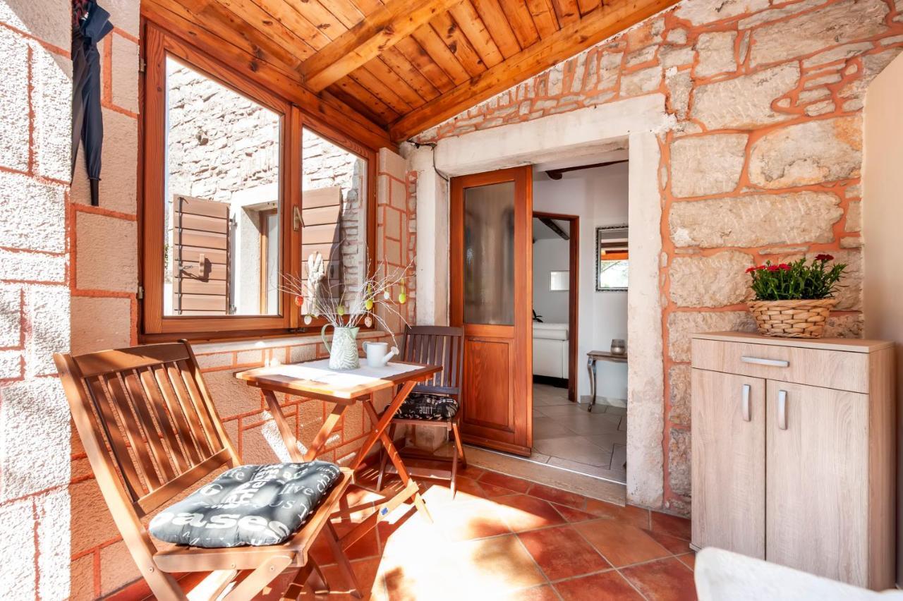 Apartment Pino Bale Bagian luar foto
